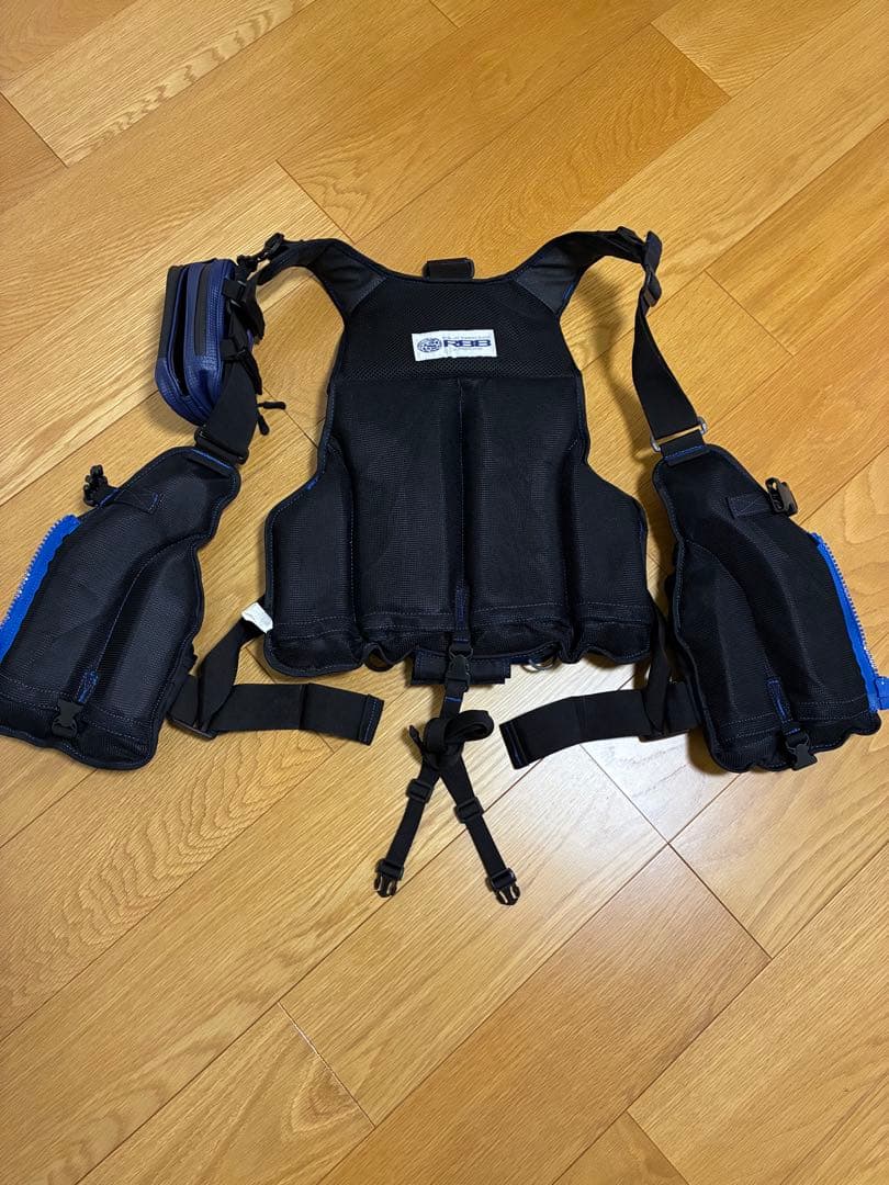 リバレイ　RBB ロックショアベスト2　中古良品　ジャクソンポーチ付き