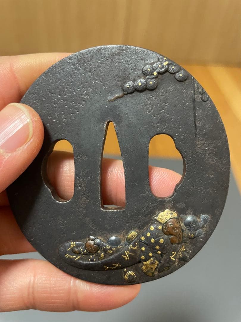 24時間以内発送★まとめ買い割引あり★鍔　刀の鍔 鉄製 刀装具 金　透かし