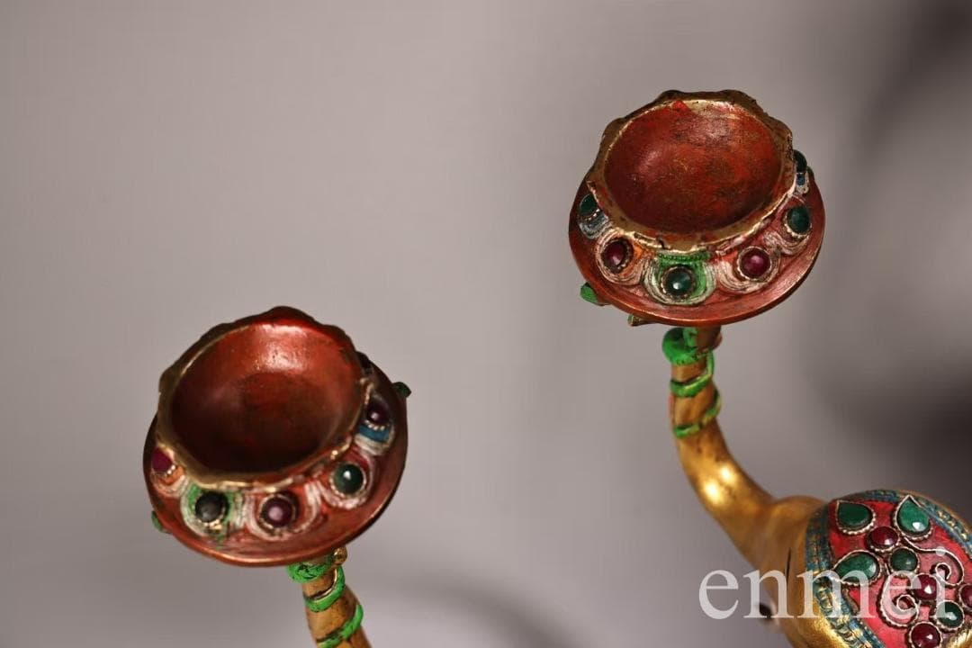 中国古美術・チベット収蔵・宝石を嵌め込んだ彩絵描金の象形油灯・燭台一対・風水開運