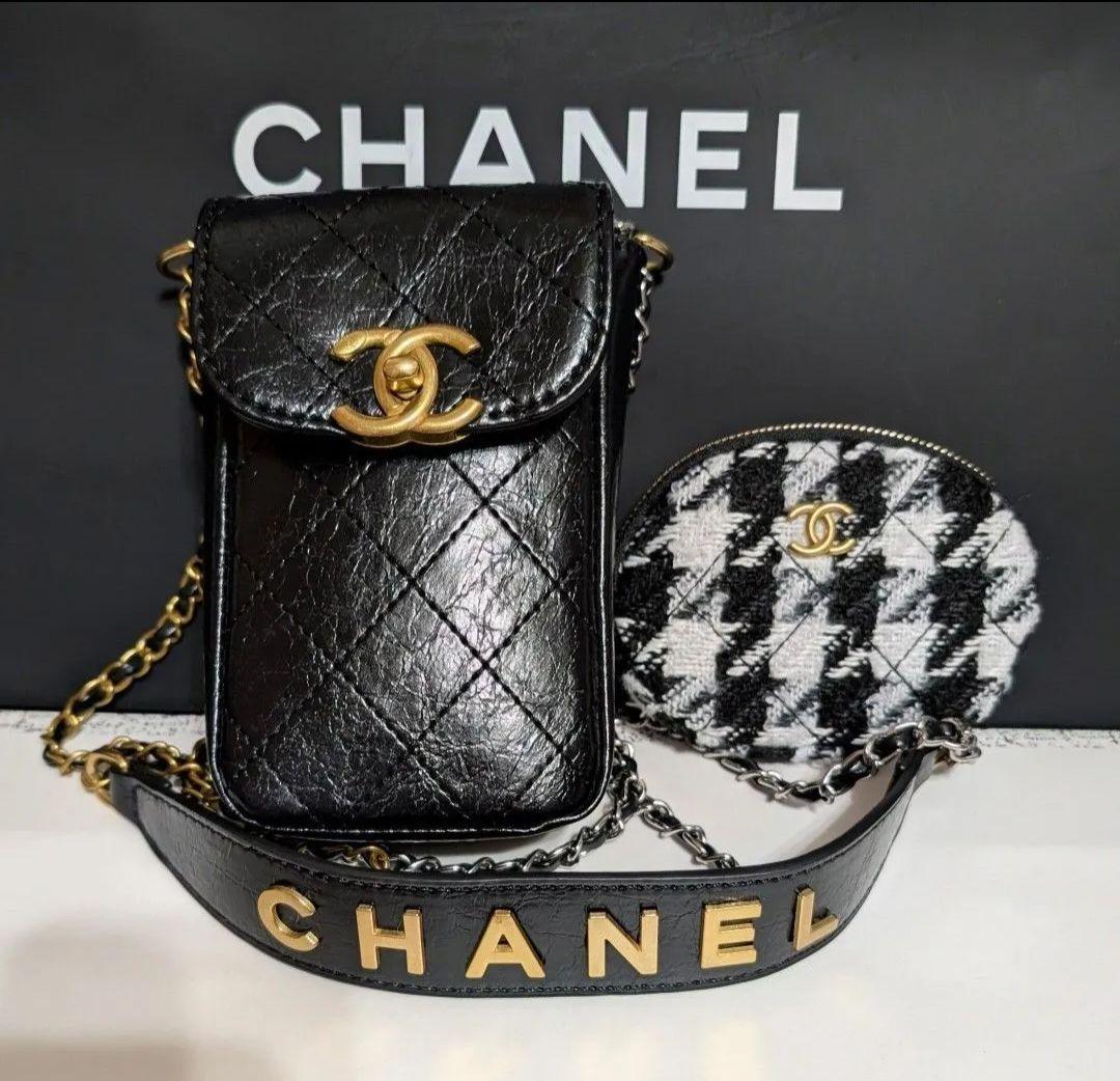 CHANEL ショルダーチェーン付きスマホホルダー& ミニポーチ