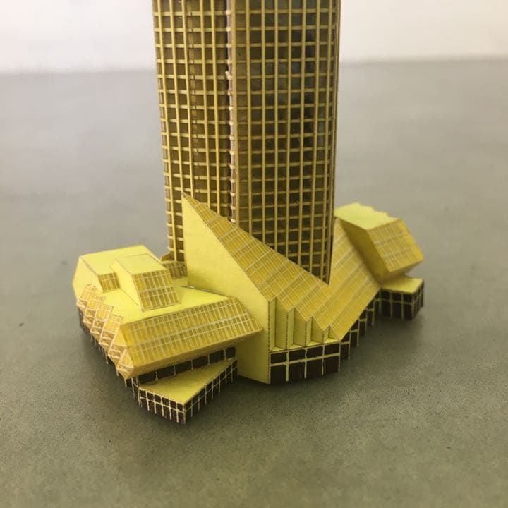 グラス・タワーのペーパーモデル(1/2000、無塗装、ガラス面は透明）