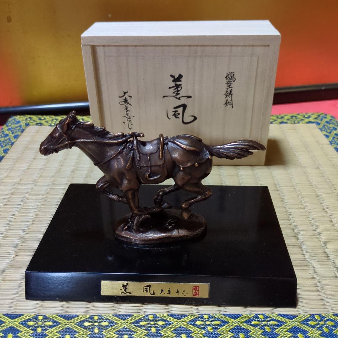 ブロンズ製馬の彫刻 黒色台座付き