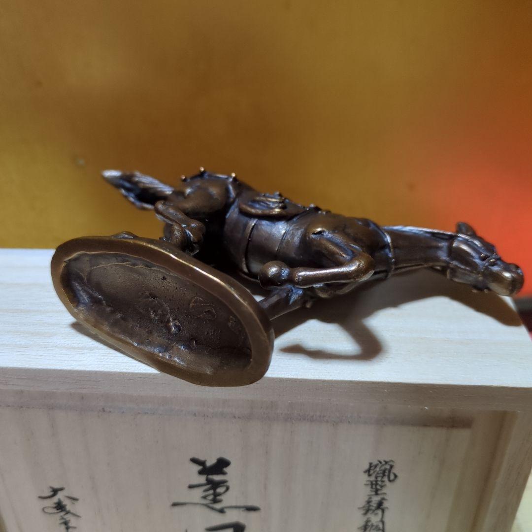 ブロンズ製馬の彫刻 黒色台座付き