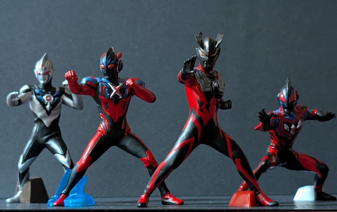 ＨＧシリーズウルトラマン（ダークネス軍団）改造リペイント全４種