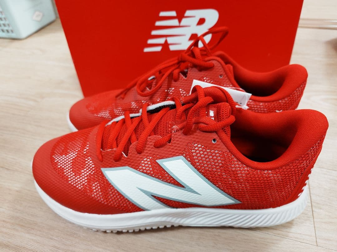 New Balance FURON レッドスニーカー　野球　トレーニングシューズ