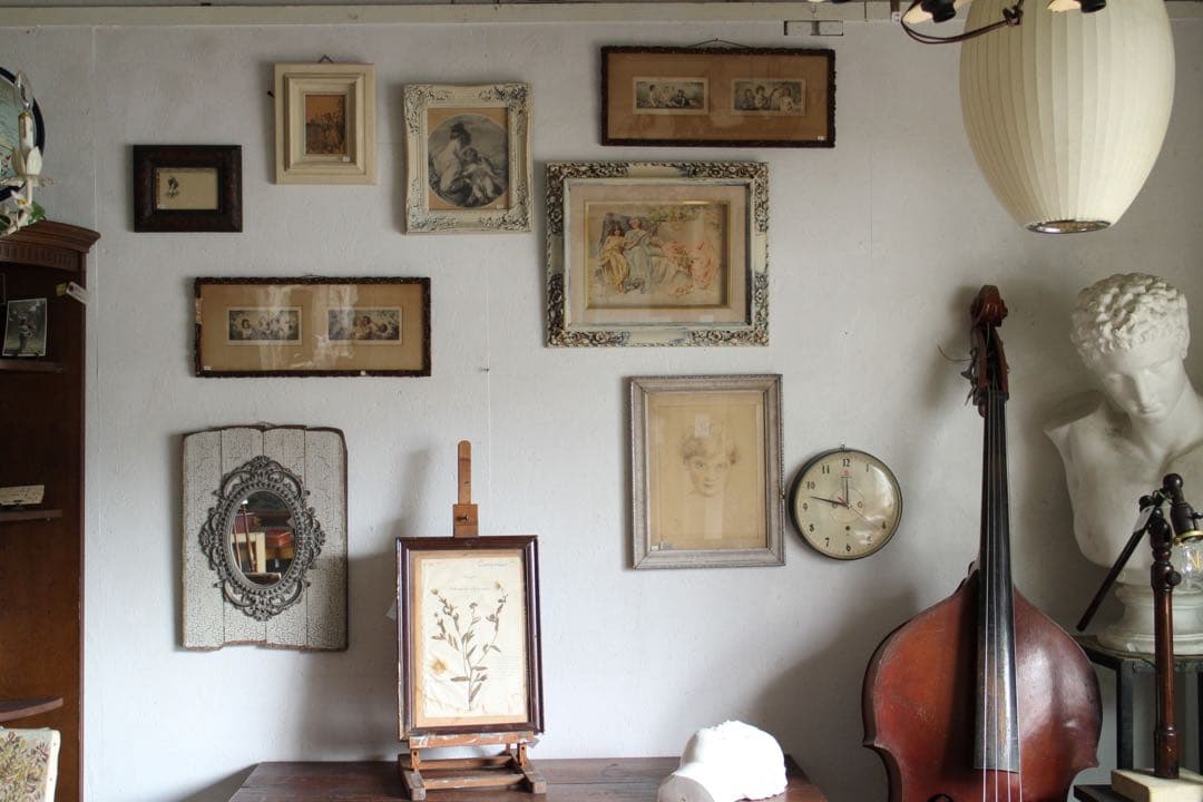 T926　アンティーク額装　シルクに描かれた少女達の絵画ヴィンテージディスプレイ