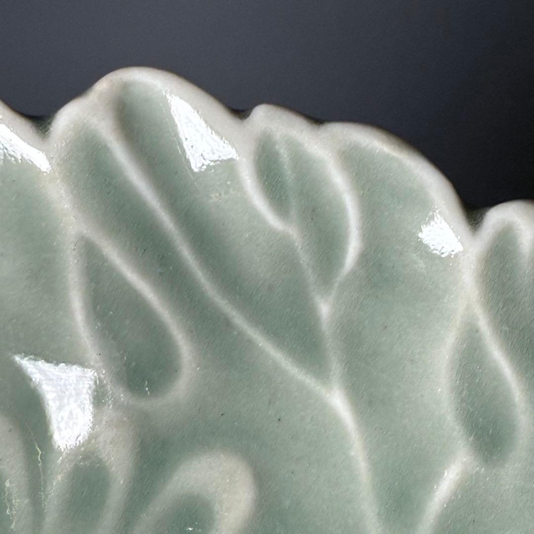 幕末〜明治　鍋島青磁　花文様陽刻葉形皿　12枚　料理屋　古器を楽しむ