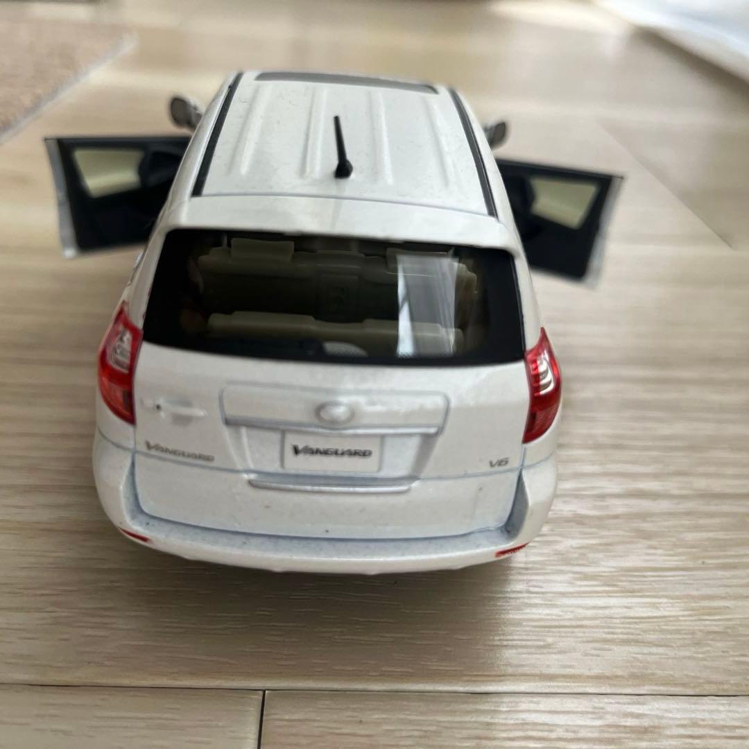 トヨタ ヴァンガード ホワイト ミニカー
