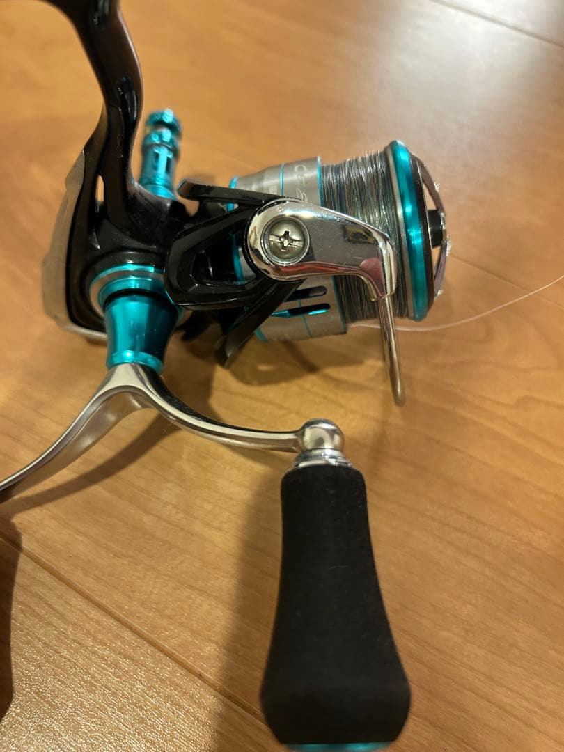 ダイワ エメラルダス 2500S-H-DH スピニングリール DAIWA