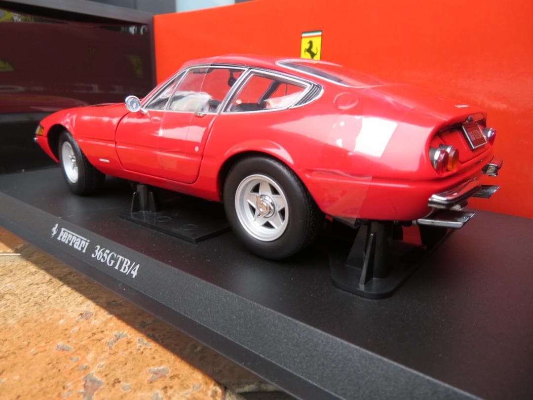 京商　1/18　フェラーリ365GTB4（デイトナ）
