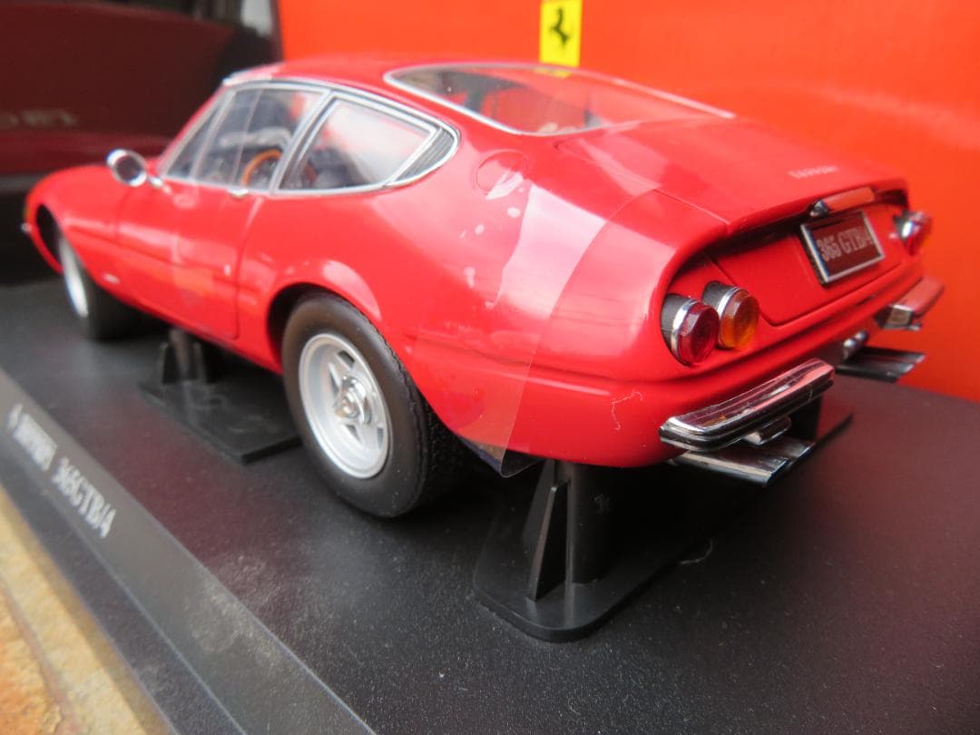 京商　1/18　フェラーリ365GTB4（デイトナ）