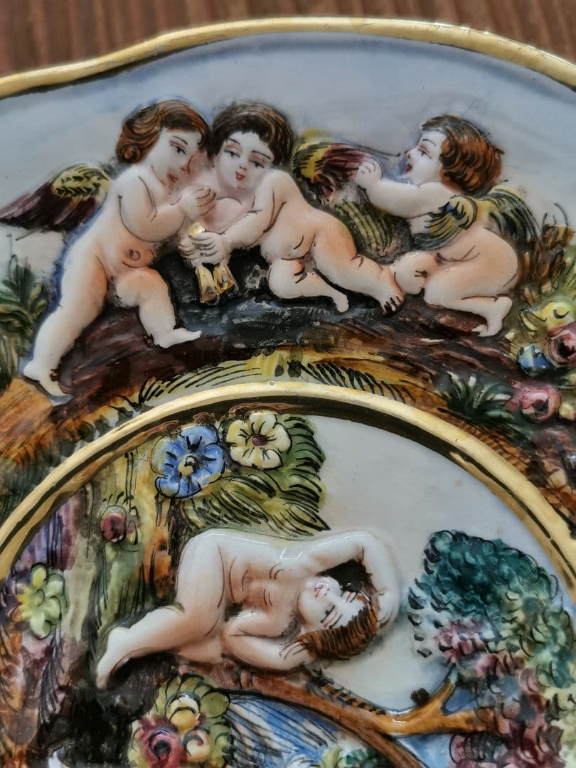 アンティーク イタリア カポデモンテ ハンドペイント エンボス装飾絵皿 天使子供