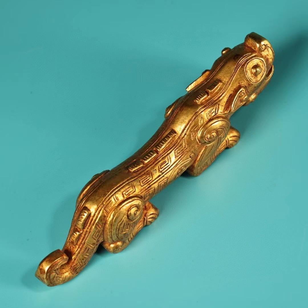 中国古美術・旧蔵鎏金の虎符・兵符・純銅製・高浮彫・置物・書道具・文房具・風水開運