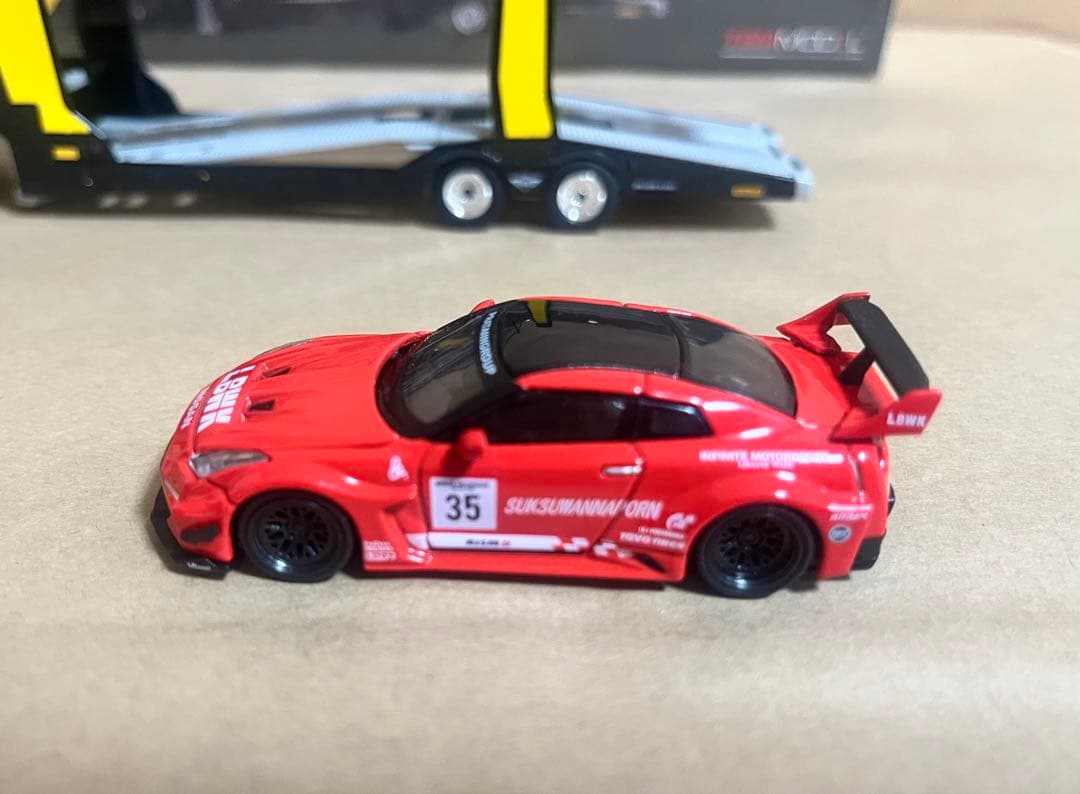 MINI GT♯137 Mercedes Benz Actrosイエロー➕おまけ