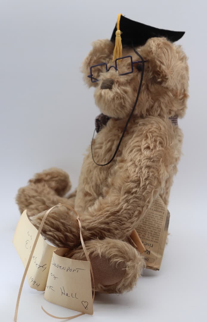 卒業帽をかぶった大きなテディベア 47cm アーティスト・ベア