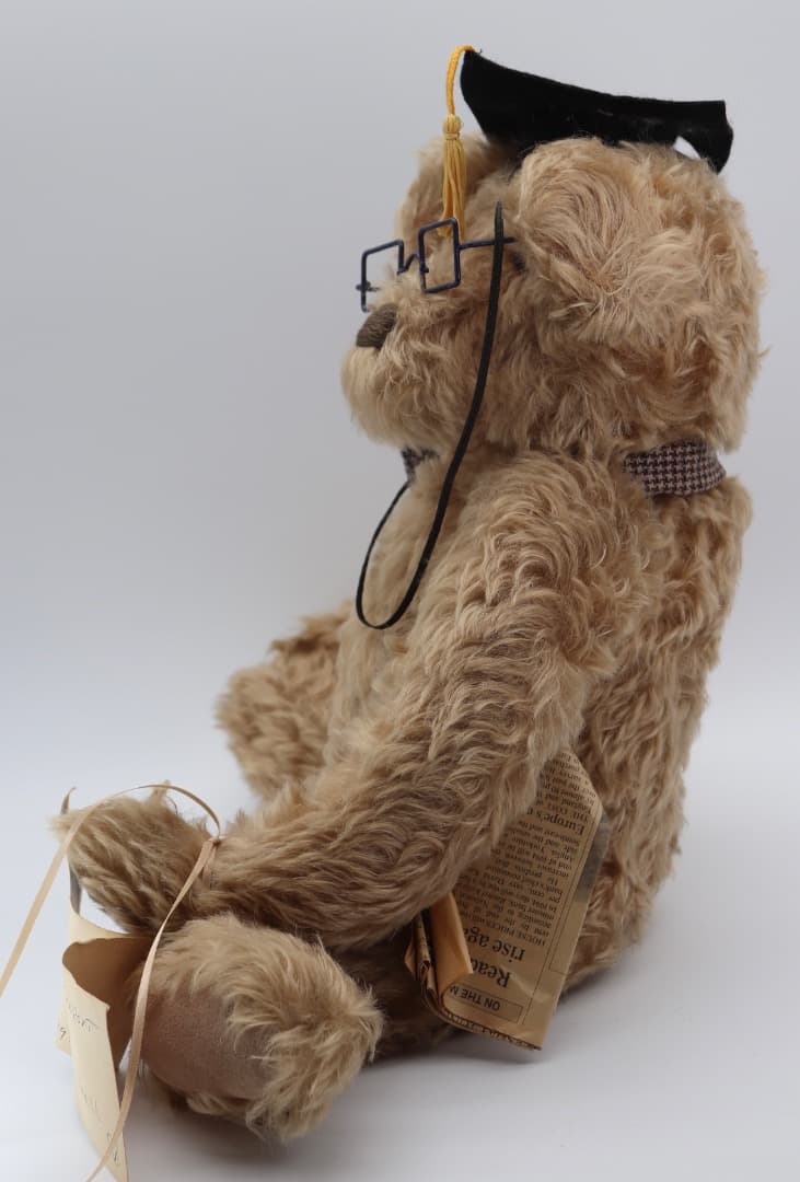 卒業帽をかぶった大きなテディベア 47cm アーティスト・ベア