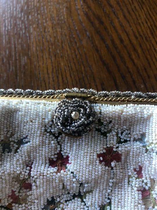 フランスアンティーク　マイクロガラスビーズと刺繍バッグ