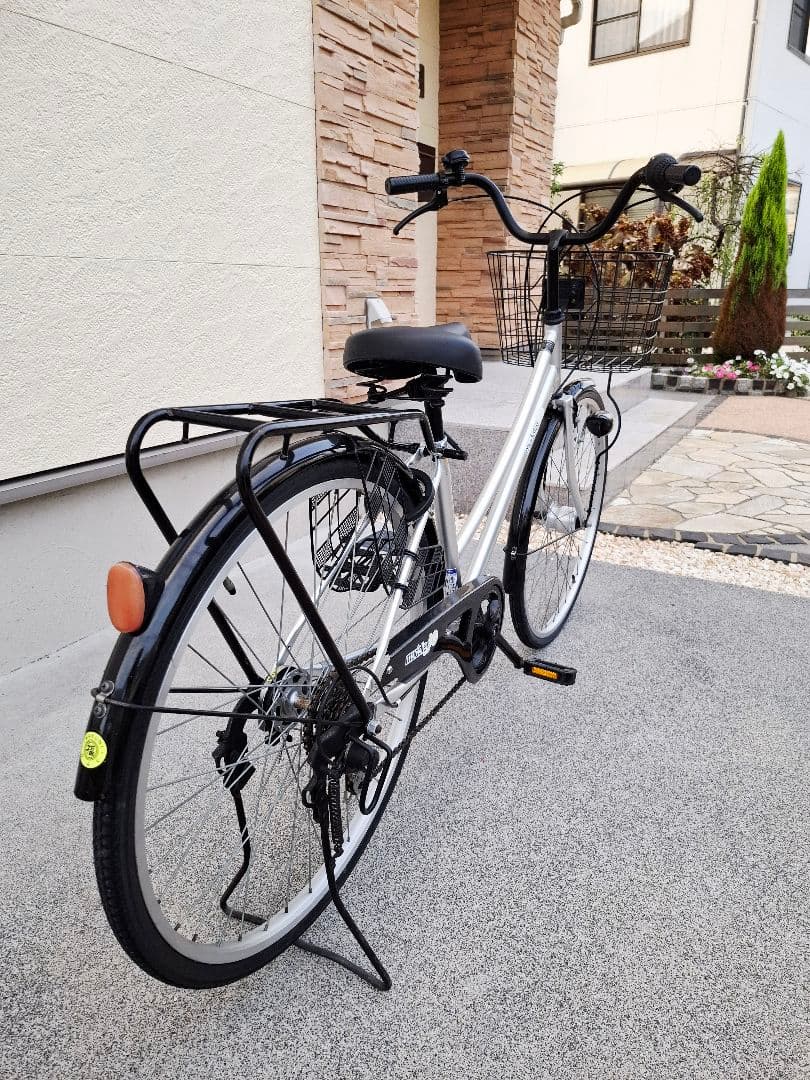 シルバー　シティサイクル　 26インチ 　前面バスケット　6段変速機付き