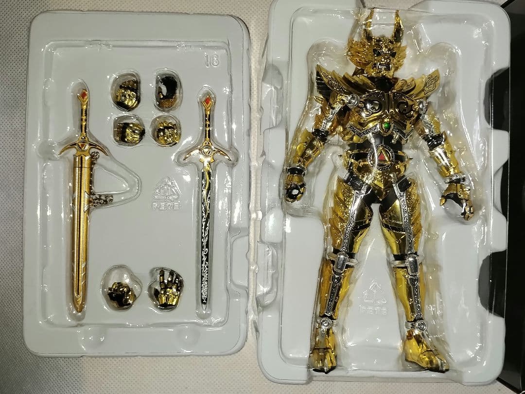 S.H.Figuarts真骨彫　黄金騎士ガロ　冴島鋼牙　牙狼フィギュア