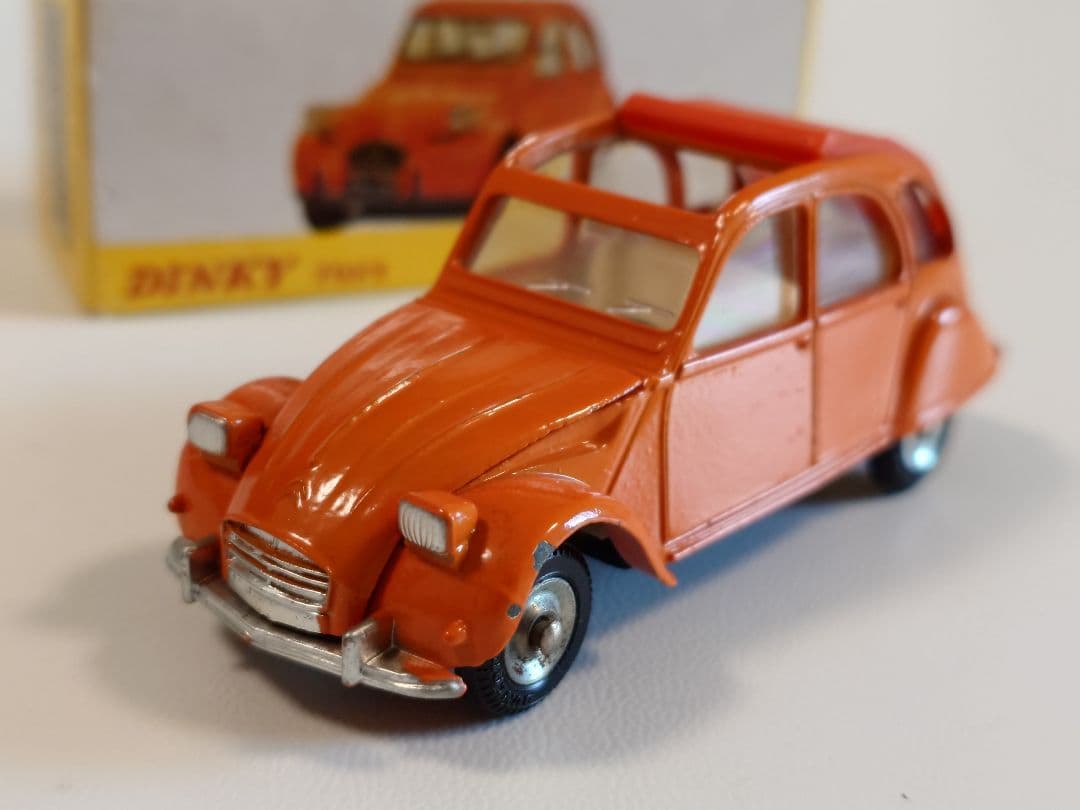 ミニカー DINKY No.500 CITROEN 2 CV made in spain