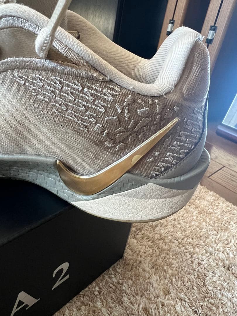 Nike SABRINA 2 ゴールド