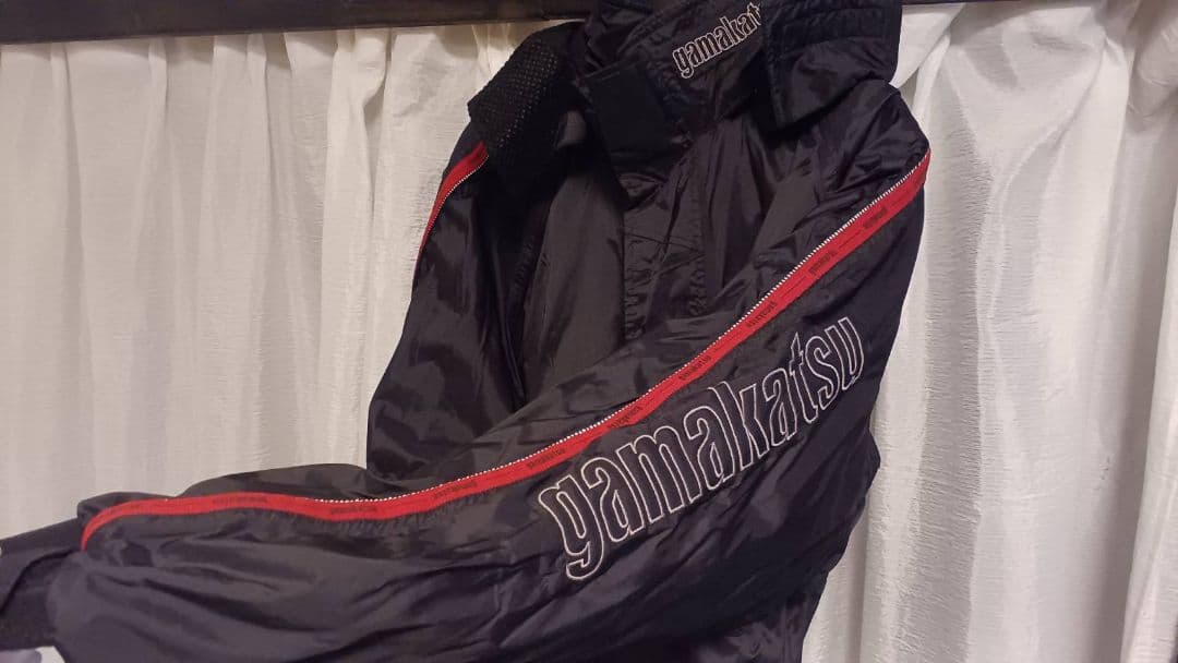 g*a様 がまかつ フィッシングスーツ(上下セット) 黒/赤 防寒服 Lサイズ