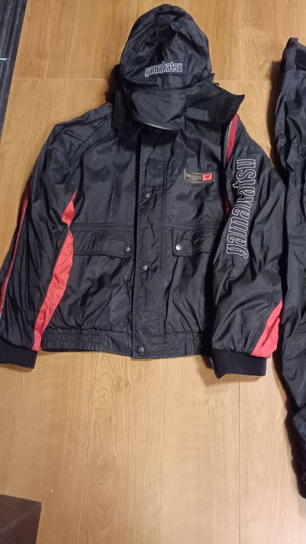 g*a様 がまかつ フィッシングスーツ(上下セット) 黒/赤 防寒服 Lサイズ