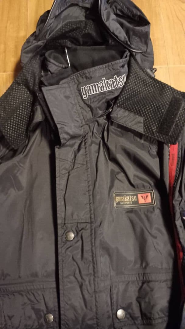 g*a様 がまかつ フィッシングスーツ(上下セット) 黒/赤 防寒服 Lサイズ