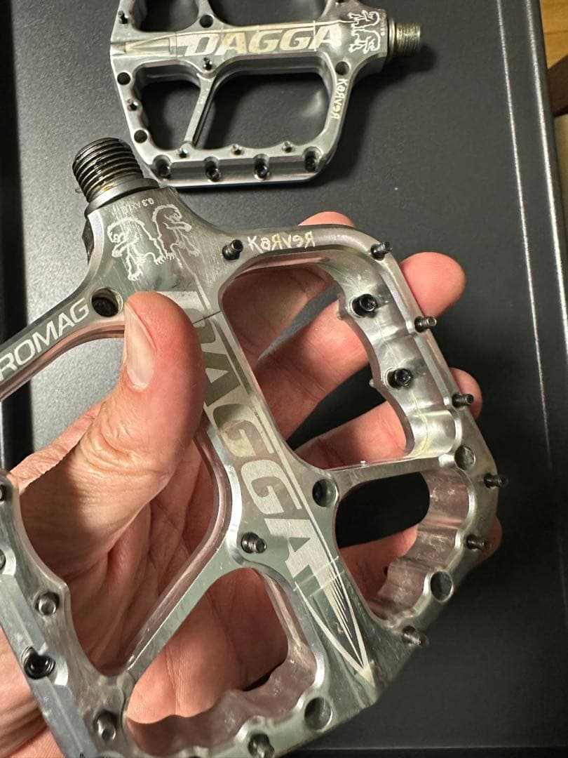 r*i様 CHROMAG DAGGA フラットペダル アルミ削り出し