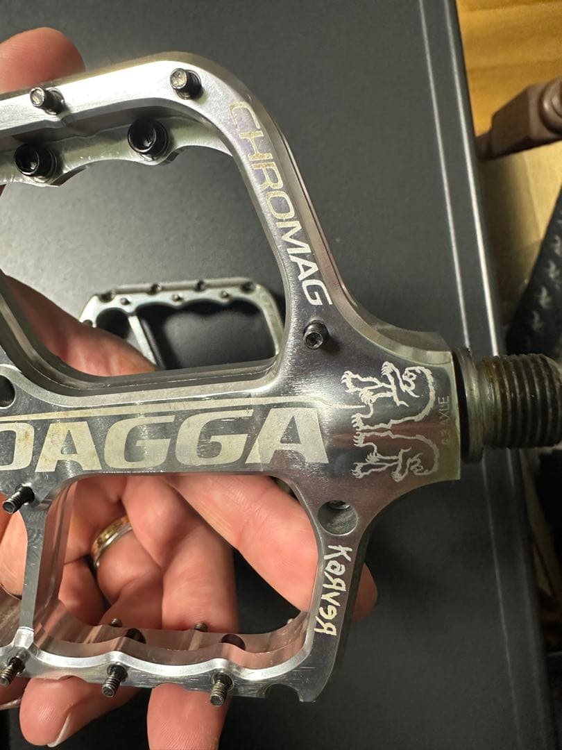 r*i様 CHROMAG DAGGA フラットペダル アルミ削り出し