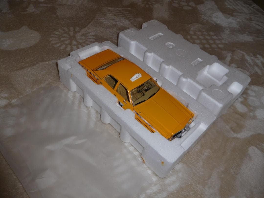 ミニカー ROCKY III DODGE MONACO 1/18 MOVIE TAXI