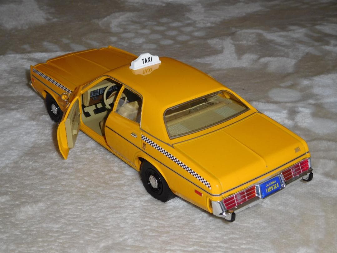 ミニカー ROCKY III DODGE MONACO 1/18 MOVIE TAXI
