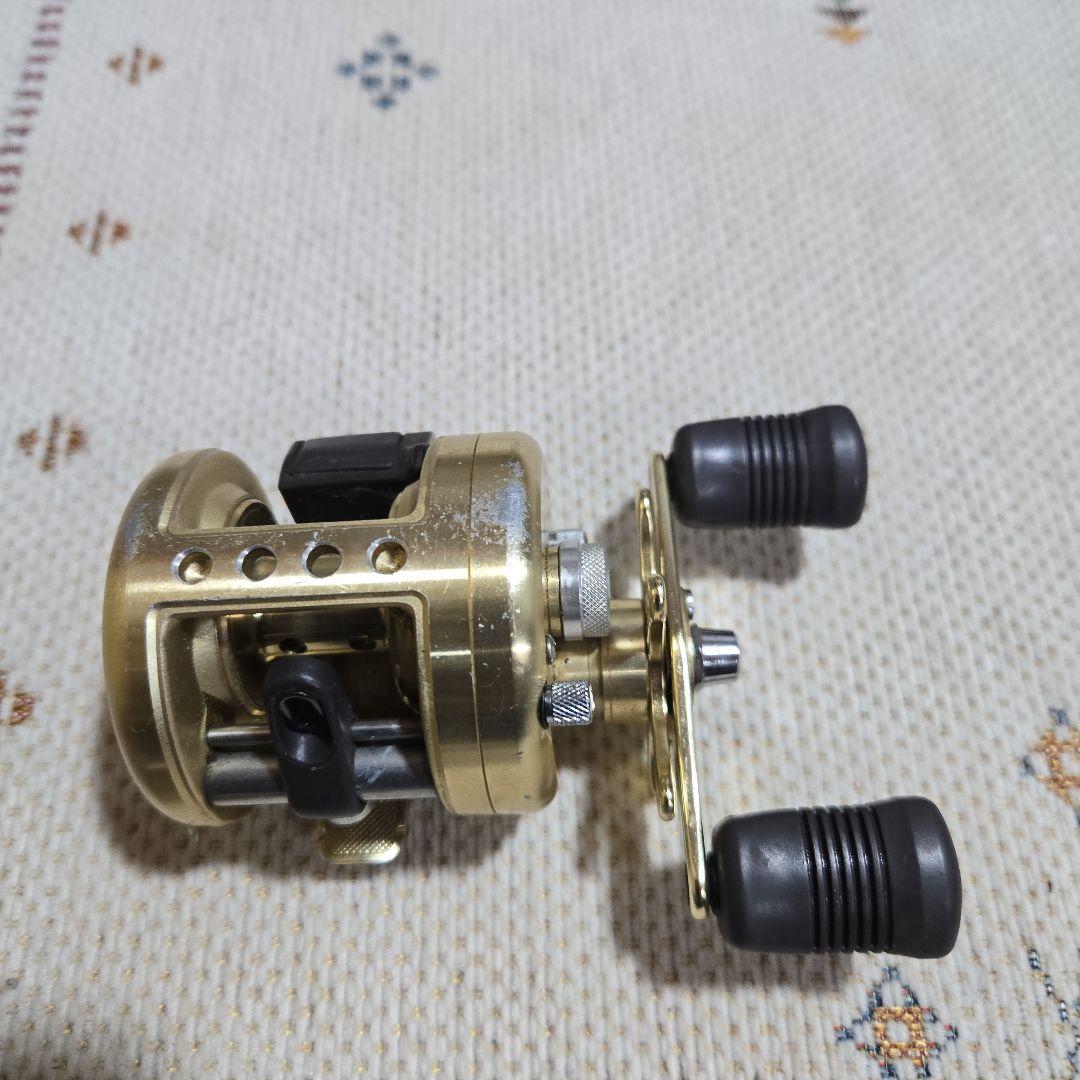 カルカッタ 101XT ベイトリール ゴールド