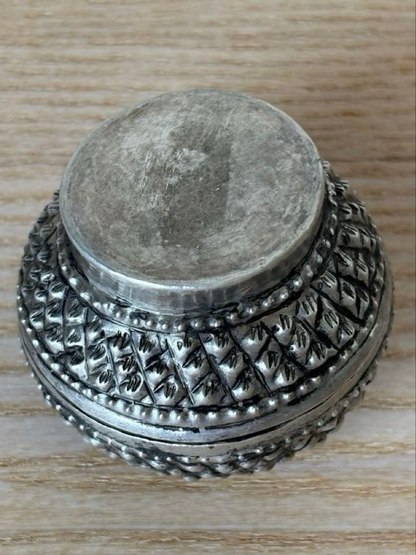 タイの骨董店で購入した銀製の蓋物