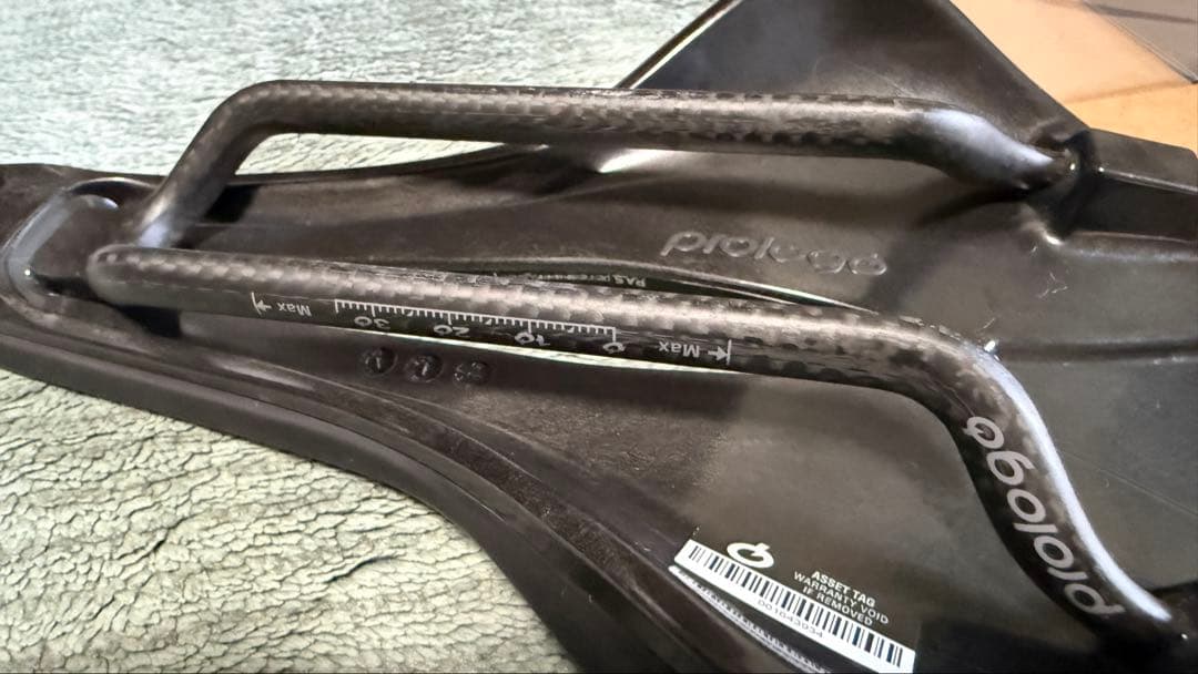 【新品に近い】prologo サドル NAGO R4 PAS NACK 147