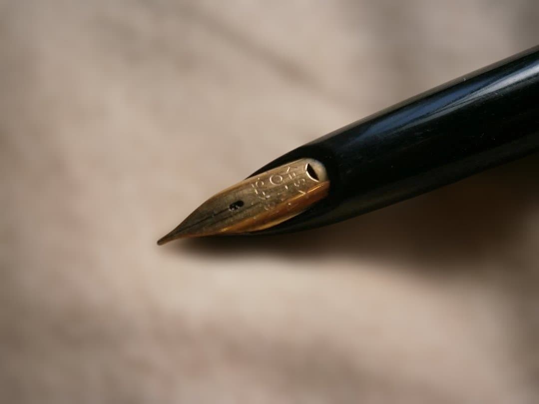 PILOT エリート万年筆 18K　と　PILOT　センスの良い万年筆の2本