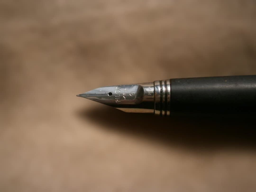 PILOT エリート万年筆 18K　と　PILOT　センスの良い万年筆の2本