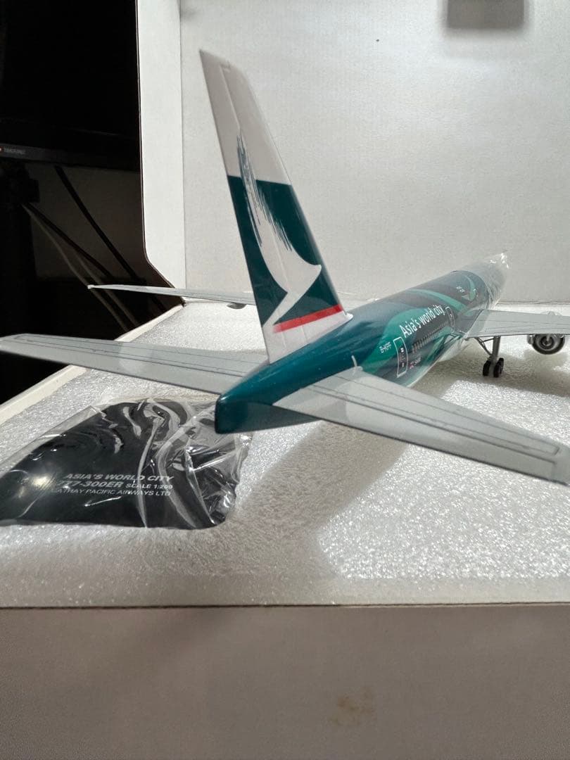 希少品！特別塗装機！！CX 777-300ER 1/200モデル