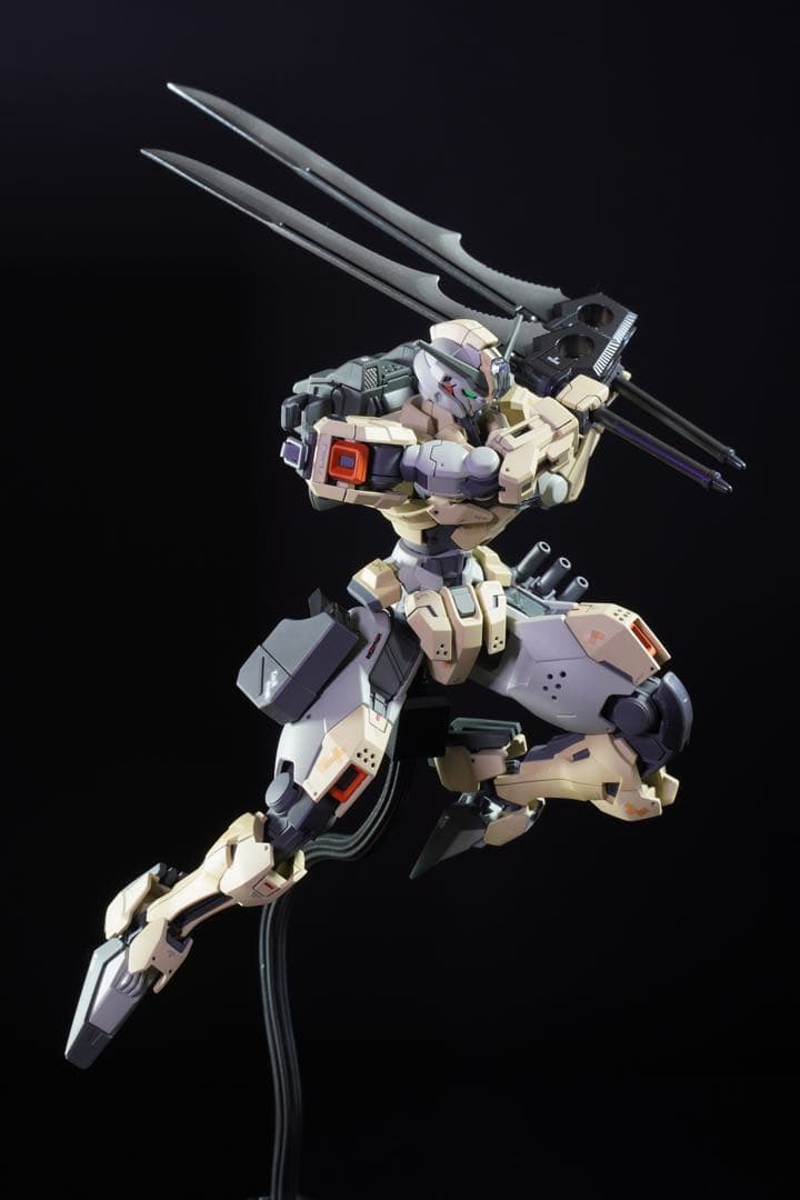 HG　陸戦型ガンダムキャリバーン【デザート迷彩カラー】 完成品　全塗装