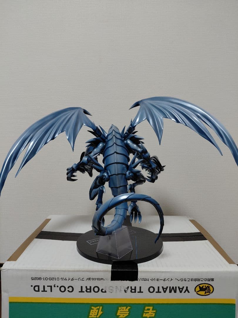 遊戯王　フィギュア　青眼の究極竜　ブルーアイズ　アルティメットドラゴン