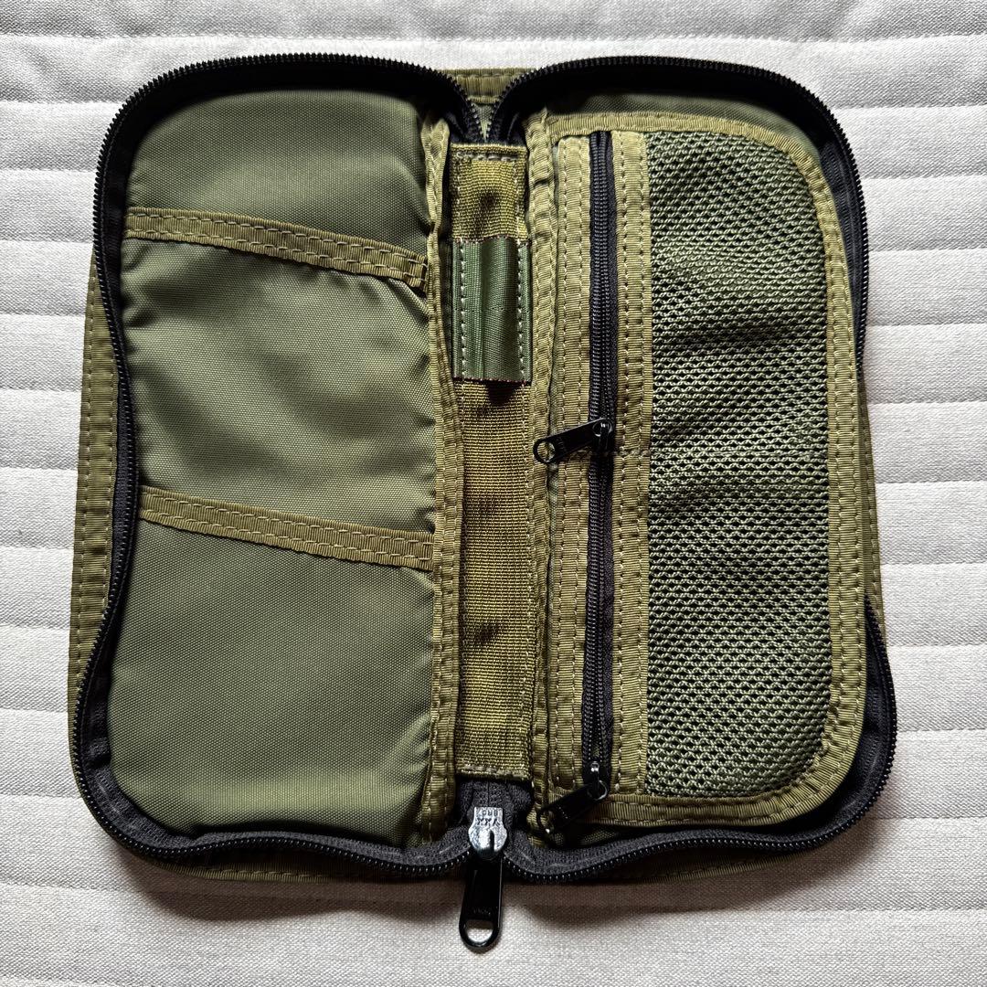 BRIEFING 迷彩パスポートケース