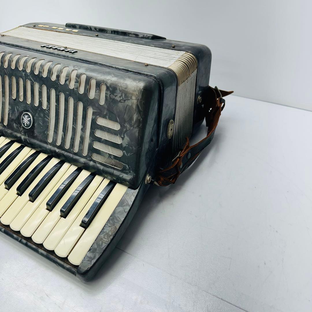 Yamaha アコーディオン BASS32