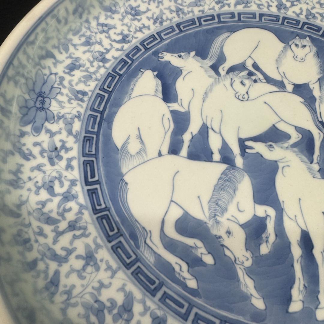 古伊万里　染付唐草馬図皿　大明成化年製在銘　飾り皿