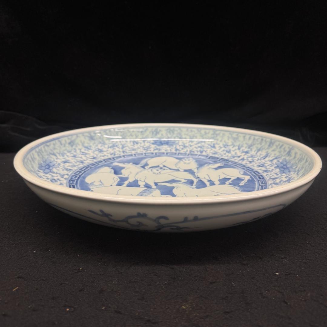 古伊万里　染付唐草馬図皿　大明成化年製在銘　飾り皿