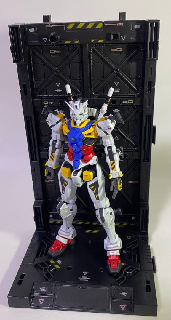 白いガンダム【組立済】ガンプラ！HG！ジオラマベース！階段ベース！セット！