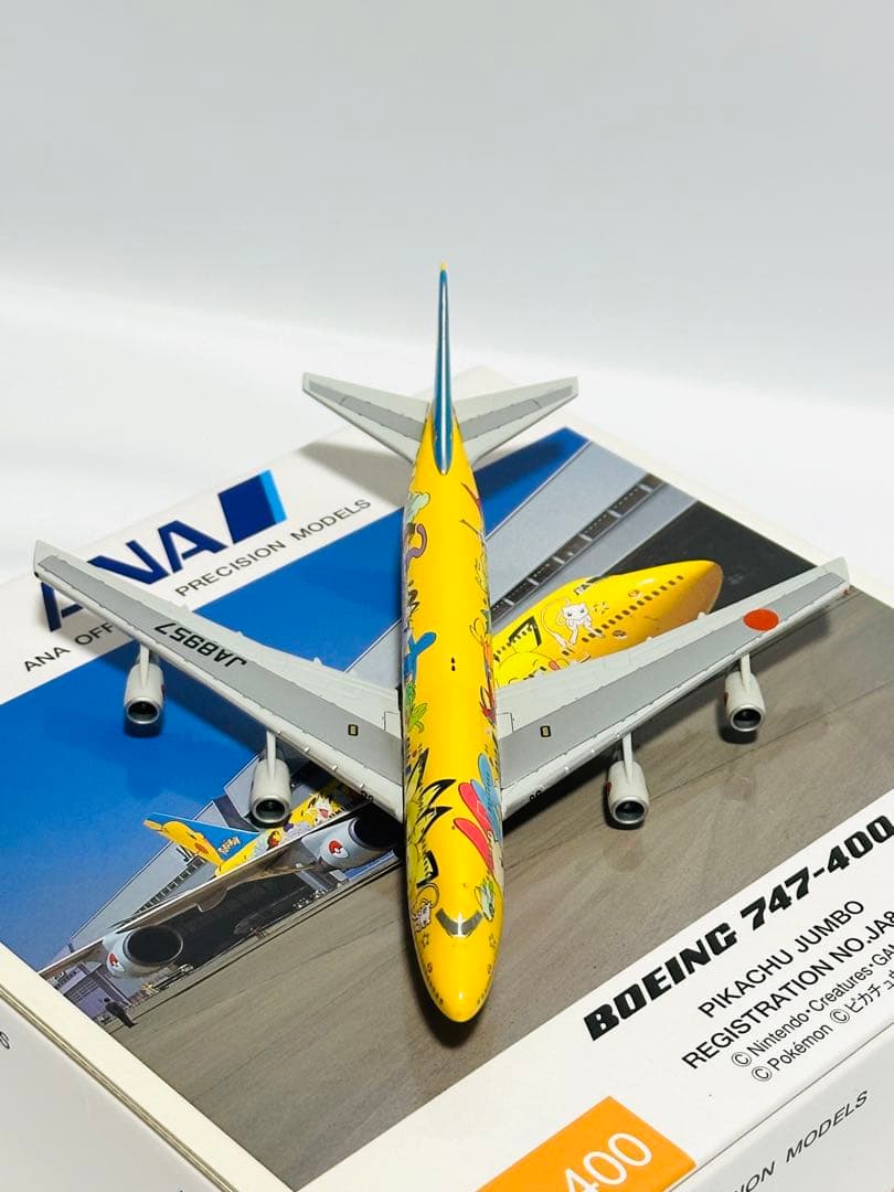 全日空商事 1/400 B747-400 ピカチュウジャンボ NH40010