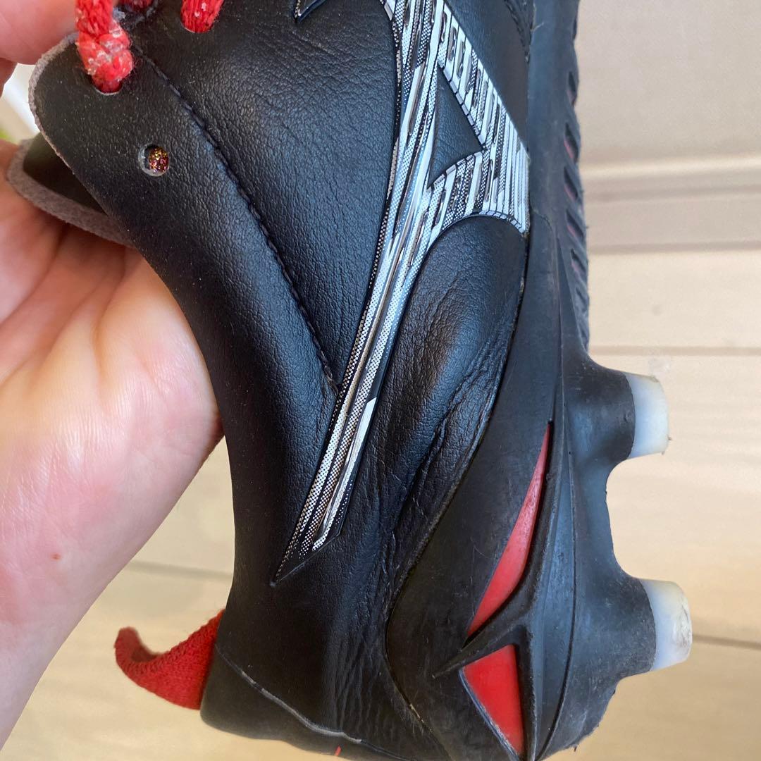 中古品　Mizuno Morelia NEO4サッカーシューズ 黒赤23cm
