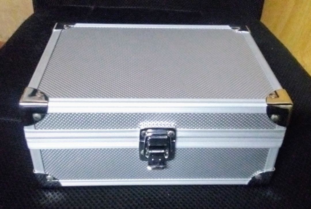 ウルトラマン　生誕４０周年記念　腕時計　ゲルマニウム　クロノグラフ