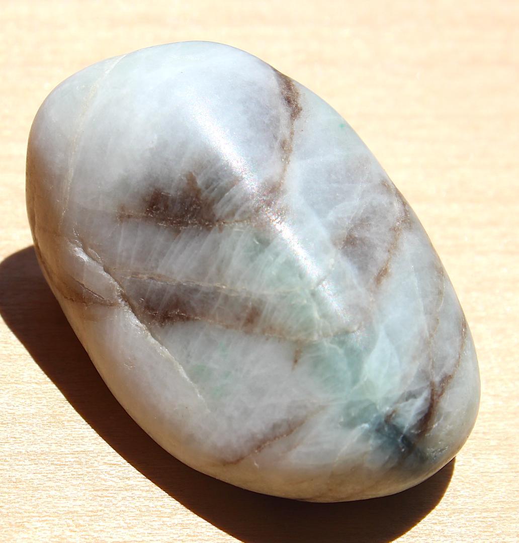 debnyan ［白地×明緑×濃青×茶筋］糸魚川翡翠 原石 48.5g