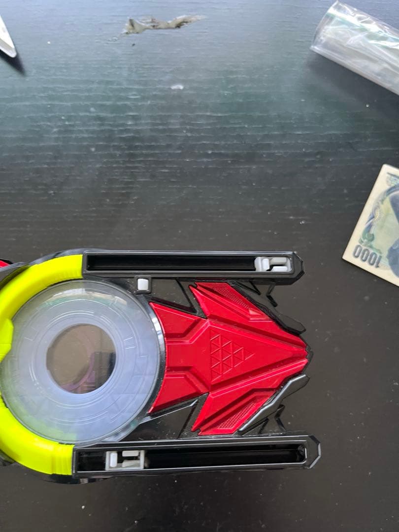 トイガンパーツ 赤と黄色 未来的デザイン